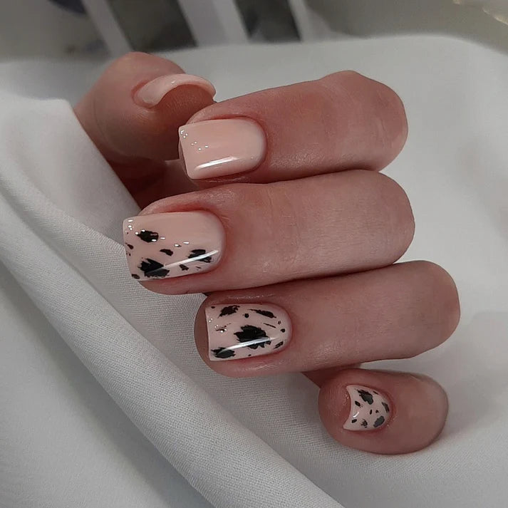 NAILSOFTHEDAY Bottle gel 04 – Gel líquido, beige leche, 10 ml.