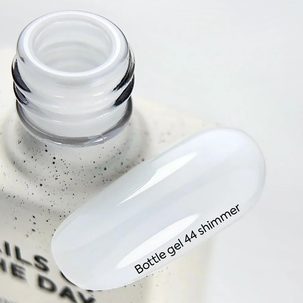 NAILSOFTHEDAY Bottle gel 44 – Gel líquido, blanco shimmer, 10 ml