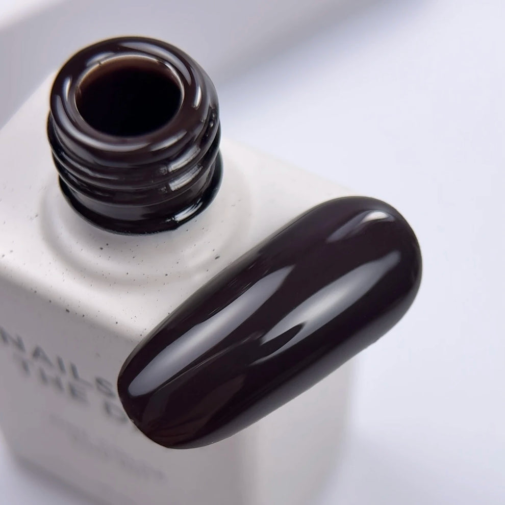 NAILSOFTHEDAY Color del Mes Noviembre 2025 – Marrón Chocolate Brown, 10 ml
