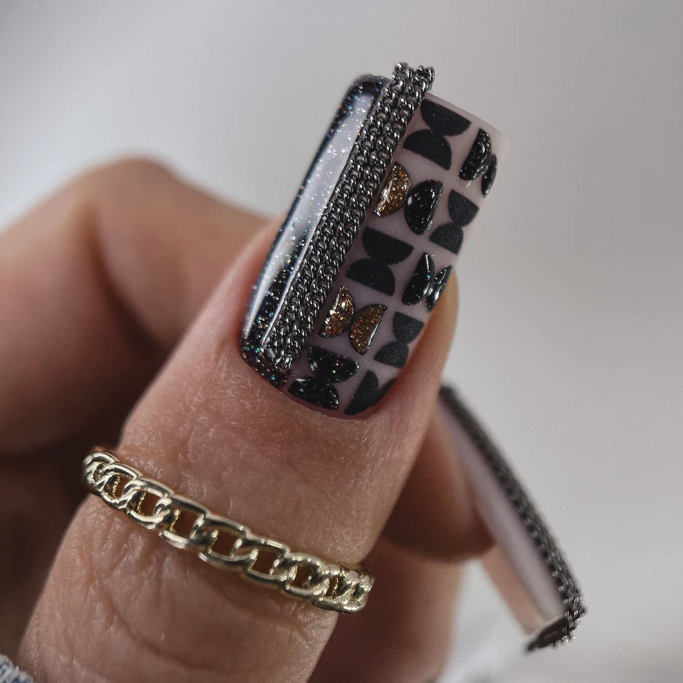 NAILSOFTHENIGHT Manhattan — esmalte semipermanente reflectante negro, 10 ml