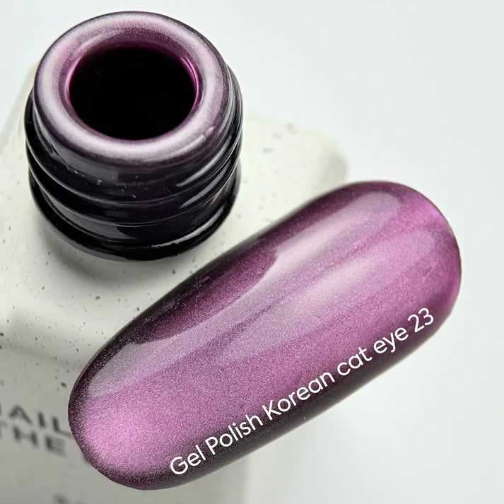 NAILSOFTHEDAY Korean Cat Eye 23 — esmalte efecto ojo de gato en tono rosa-violeta, 6 ml.