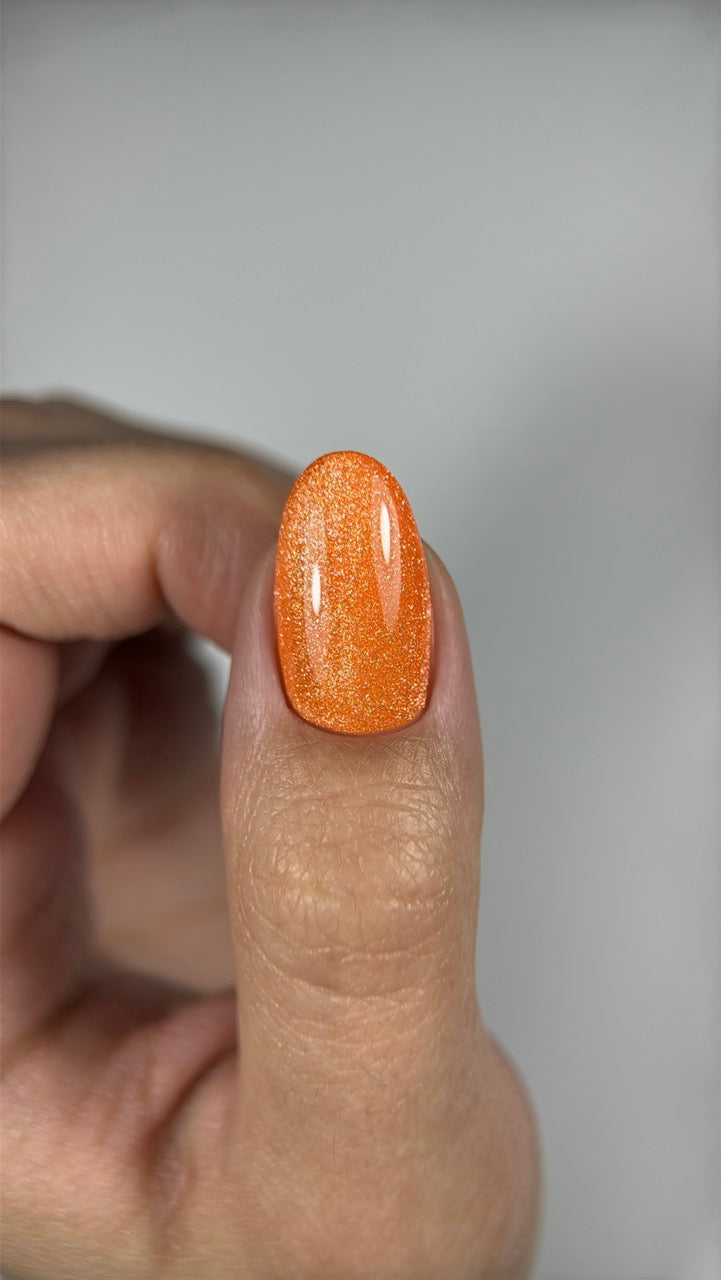 DNKa' Esmalte Semi #0001 80's CAT EYE