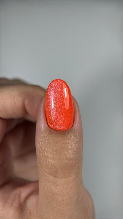 DNKa' Esmalte Semi #0002 80's CAT EYE