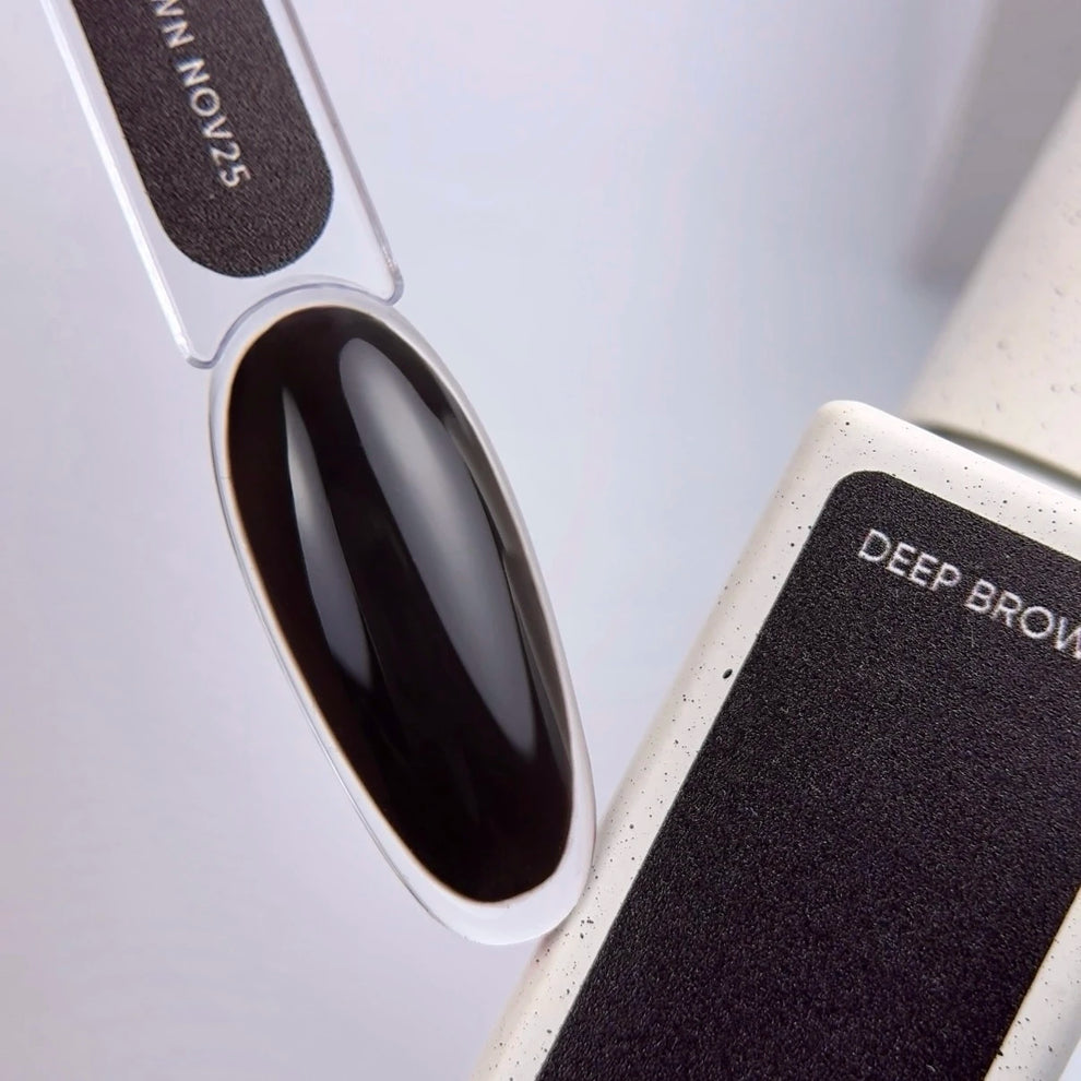 NAILSOFTHEDAY Color del Mes Noviembre 2025 – Marrón Chocolate Brown, 10 ml