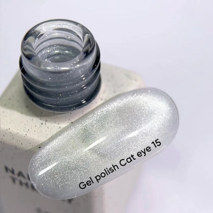 NAILSOFTHEDAY Gel polish Cat Eye 15 —  plateado sobre base transparente, 6 ml