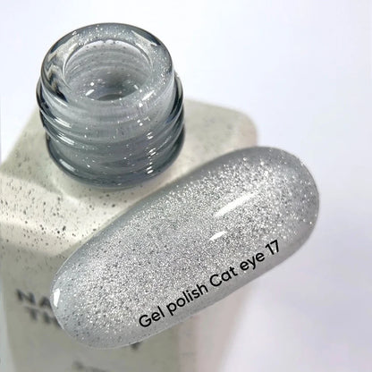 NAILSOFTHEDAY Gel polish Cat Eye 17 —  plateado sobre base lechosa, 6ml