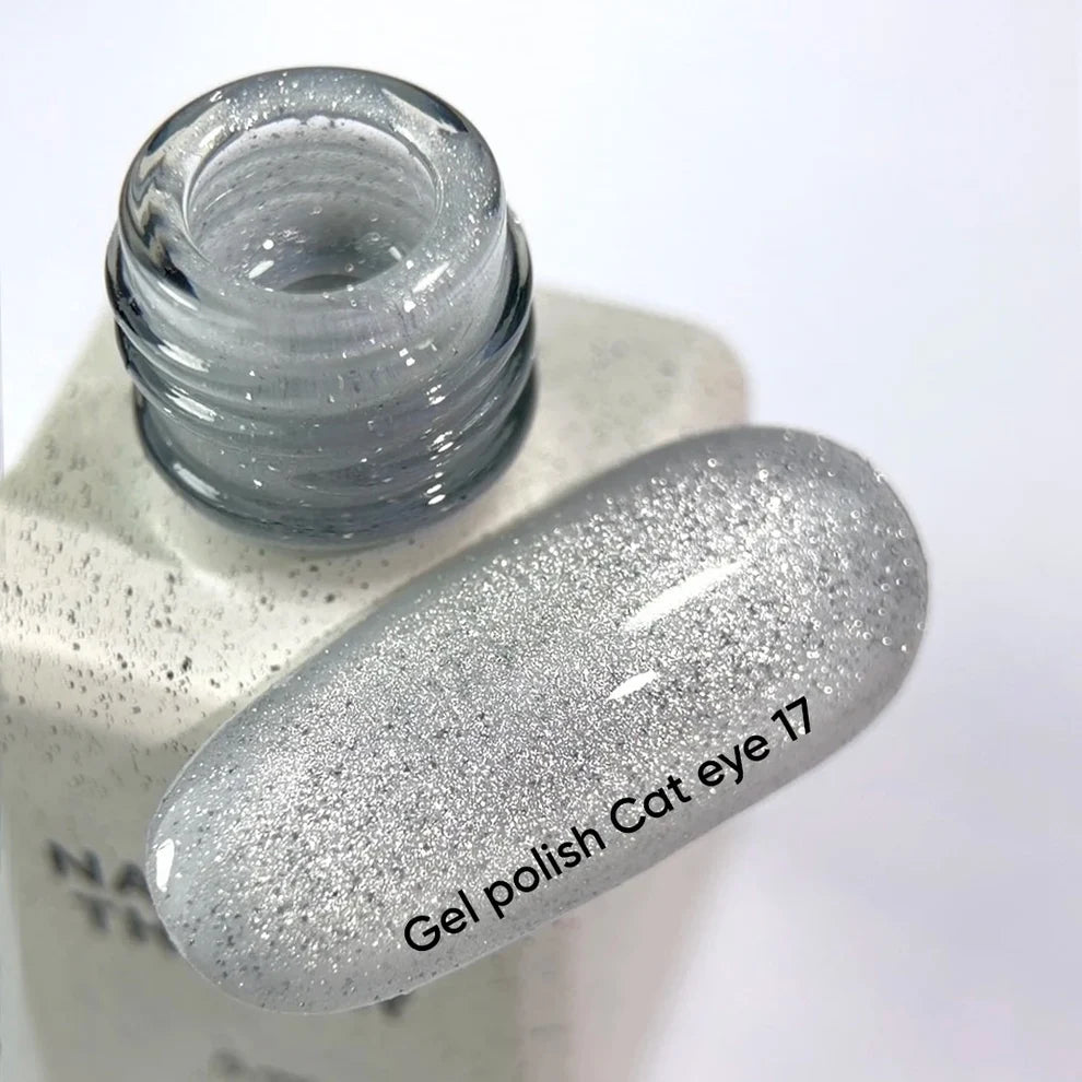 NAILSOFTHEDAY Gel polish Cat Eye 17 —  plateado sobre base lechosa, 6ml