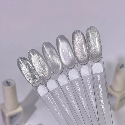 NAILSOFTHEDAY Gel polish Cat Eye 17 —  plateado sobre base lechosa, 6ml