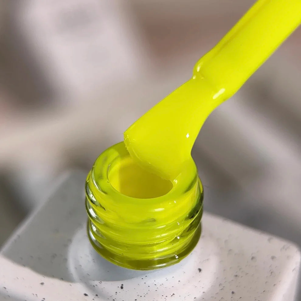 NAILSOFTHEDAY Gel Polish Banana — esmalte semipermanente amarillo neón, 10 ml