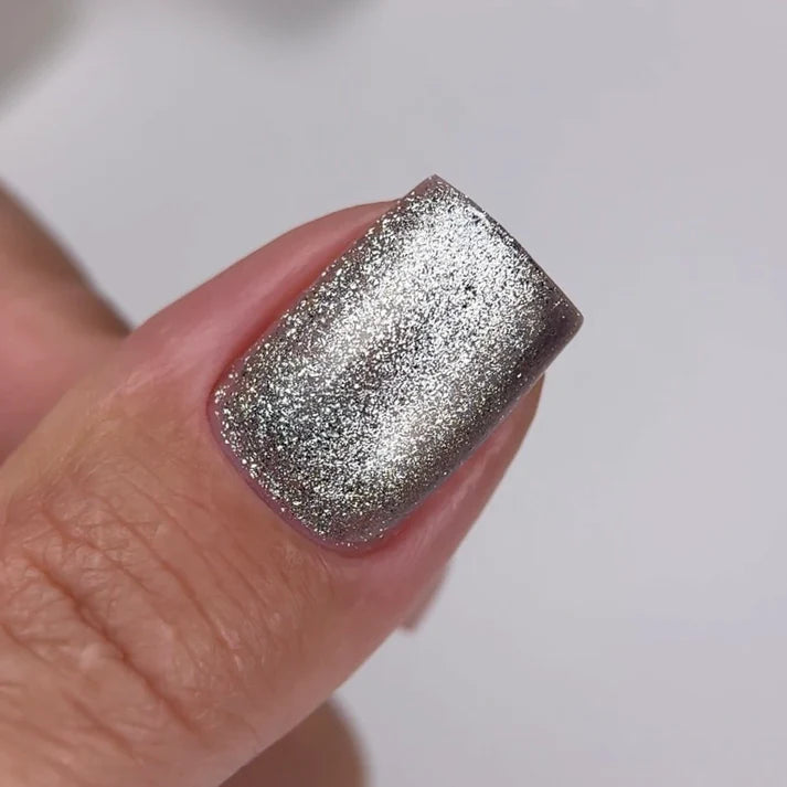 NAILSOFTHEDAY Gel Polish Cat Eye 01 — esmalte semipermanente plateado efecto ojo de gato 6 ml.