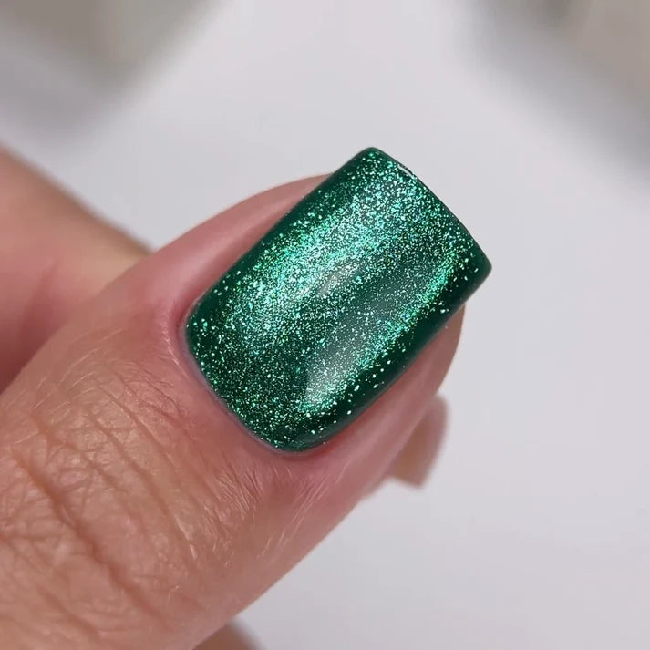NAILSOFTHEDAY Gel Polish Cat Eye 07 — esmalte semipermanente verde efecto ojo de gato, 6 ml.