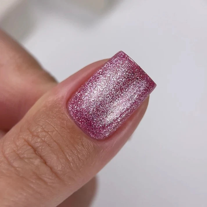 NAILSOFTHEDAY Gel polish Cat Eye 02 — esmalte semipermanente rosa efecto ojo de gato, 6 ml.