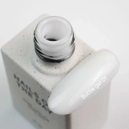 NAILSOFTHEDAY Bottle gel 01 – Gel líquido, blanco, 10 ml.
