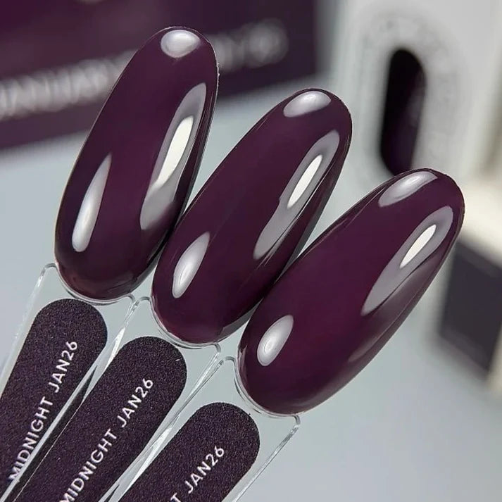 NAILSOFTHEDAY Color del Mes - Enero 2026 Midnight - tono ciruela intenso, 10 ml
