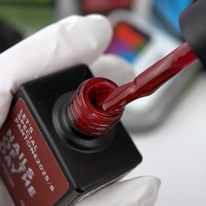 NAILSOFTHEDAY Let’s special Pantone2025/8 — Esmalte Semi rojo vino profundo, 10 ml.