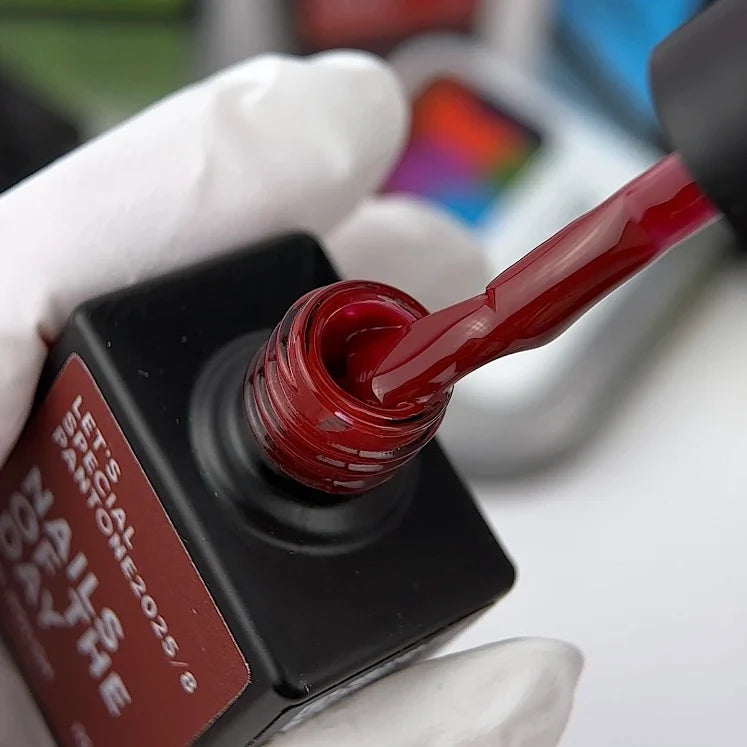 NAILSOFTHEDAY Let’s special Pantone2025/8 — Esmalte Semi rojo vino profundo, 10 ml.